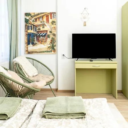 Budai Zoldovezet Kozpont, Apartmanhaz, Rendezvenykozpont Es Etterem *