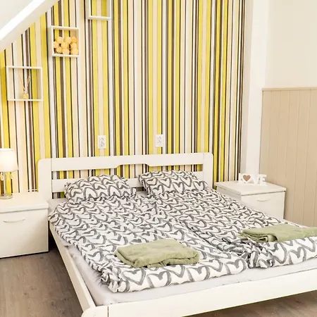 Budai Zoldovezet Kozpont, Apartmanhaz, Rendezvenykozpont Es Etterem Apartment *