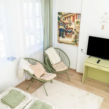 Budai Zoldovezet Kozpont, Apartmanhaz, Rendezvenykozpont Es Etterem *