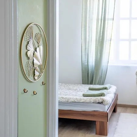 Budai Zoldovezet Kozpont, Apartmanhaz, Rendezvenykozpont Es Etterem Apartment