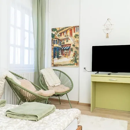 Budai Zoldovezet Kozpont, Apartmanhaz, Rendezvenykozpont Es Etterem Budapest