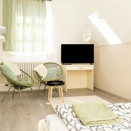 Apartment Budai Zoldovezet Kozpont, Apartmanhaz, Rendezvenykozpont Es Etterem