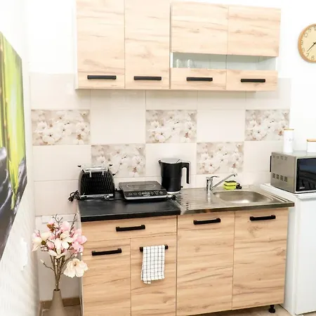 Budai Zoldovezet Kozpont, Apartmanhaz, Rendezvenykozpont Es Etterem Apartment