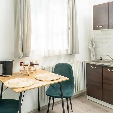 Apartment Budai Zoldovezet Kozpont, Apartmanhaz, Rendezvenykozpont Es Etterem