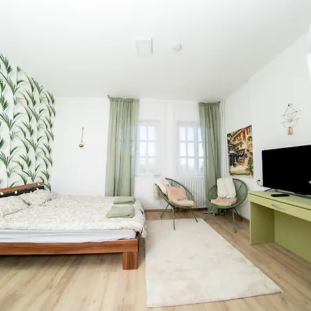 Budai Zoldovezet Kozpont, Apartmanhaz, Rendezvenykozpont Es Etterem Apartment