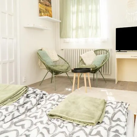 Apartment Budai Zoldovezet Kozpont, Apartmanhaz, Rendezvenykozpont Es Etterem