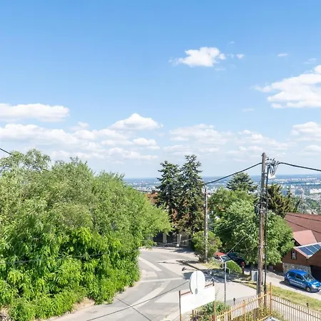 Budai Zoldovezet Kozpont, Apartmanhaz, Rendezvenykozpont Es Etterem Budapest