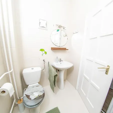 Apartment Budai Zoldovezet Kozpont, Apartmanhaz, Rendezvenykozpont Es Etterem Budapest
